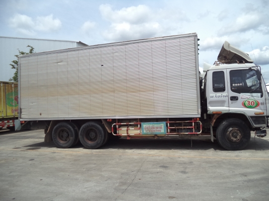 ขายด่วน รถบรรทุก 10 ล้อตู้ ISUZU (มีเล่มพร้อมโอน)