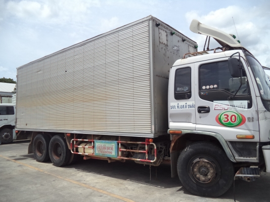 ขายด่วน รถบรรทุก 10 ล้อตู้ ISUZU (มีเล่มพร้อมโอน)
