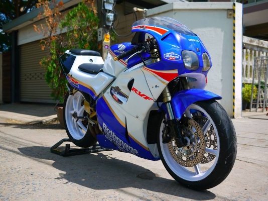 ขาย RVF Nc35 พร้อมทะเบียนแท้ รถเดิมๆหายาก เครื่องดีพร้อมออกทริป ระบบไฟสมบูรณ์ สีใหม่
