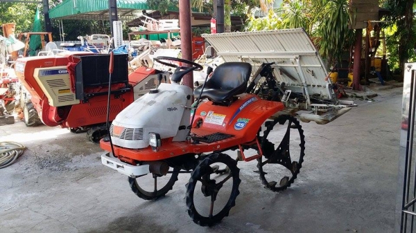 รถปลูกข้าวนั่งขับ KUBOTA รุ่น SPK45 เก่าญี่ปุ่น  ดำนา 4 แถว สภาพสวย เครื่องยนต์ติดง่าย สภาพพร้อมใช้งาน