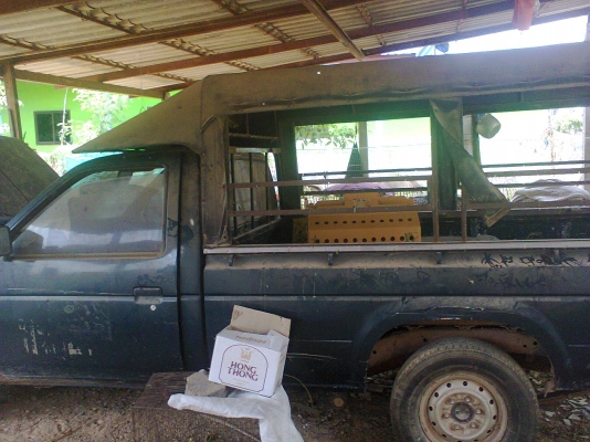 รถนิสันฝาแดง