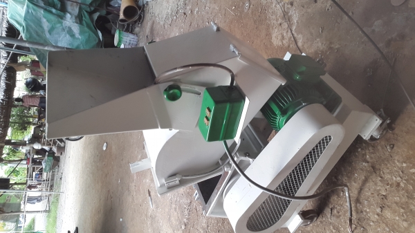 ขายเครื่องบดพลาดสติก มอเตอร์ 5 hp 35000 ขายเครื่องบดพลาดสติก มอเตอร์ 5 hp 35000