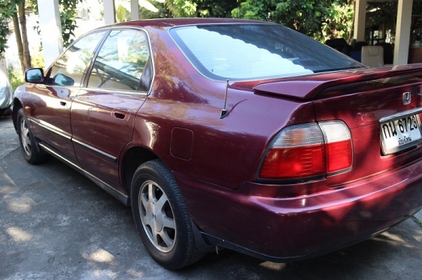 ขายรถบ้าน HONDA ACCORD รุ่น VTi-E 2.2AT ปี 1996 สีแดง Auto