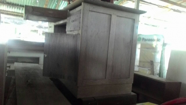 โต๊ะบัญชีไม้สักรุ่นเก่าเดิมๆครบๆ