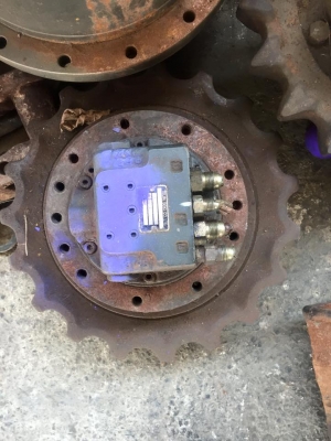 มอเตอร์ตัวเดิน KOMATSU PC50u-2E  นอกญี่ปุ่น ไม่เคยใช้งานในไทย สวยๆ ราคา ลูกละ 45,000