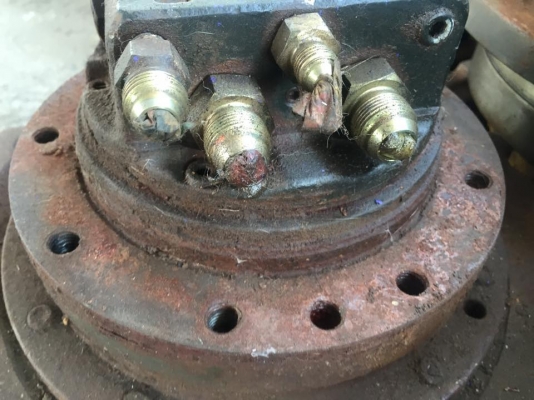 มอเตอร์ตัวเดิน KOMATSU PC50u-2E  นอกญี่ปุ่น ไม่เคยใช้งานในไทย สวยๆ ราคา ลูกละ 45,000