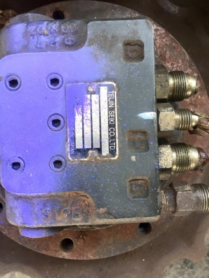 มอเตอร์ตัวเดิน KOMATSU PC50u-2E  นอกญี่ปุ่น ไม่เคยใช้งานในไทย สวยๆ ราคา ลูกละ 45,000