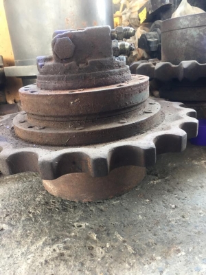 มอเตอร์ตัวเดิน KOMATSU PC50u-2E  นอกญี่ปุ่น ไม่เคยใช้งานในไทย สวยๆ ราคา ลูกละ 45,000