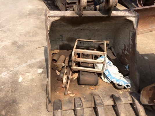 บุ้งกี๋ CAT E120B เก่านอกญี่ปุ่น ไม่เคยใช้ในไทย ราคา 30,000 บาท บุ้งกี๋ CAT E120B เก่านอกญี่ปุ่น ไม่เคยใช้ในไทย ราคา 30,000 บาท