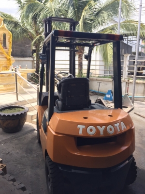 ขายด่วนรถยกโฟร์คลิฟท์ดีเซล ยี่ห้อTOYOTA รุ่น 7FD-20 ขายด่วนรถยกโฟร์คลิฟท์ดีเซล ยี่ห้อTOYOTA รุ่น 7FD-20