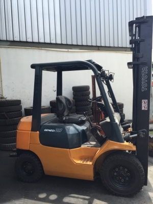 ขายด่วนรถยกโฟร์คลิฟท์ดีเซล ยี่ห้อTOYOTA รุ่น 7FD-20