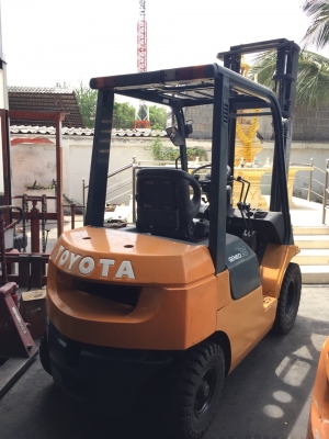 ขายด่วนรถยกโฟร์คลิฟท์ดีเซล ยี่ห้อTOYOTA รุ่น 7FD-20 ขายด่วนรถยกโฟร์คลิฟท์ดีเซล ยี่ห้อTOYOTA รุ่น 7FD-20