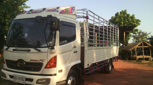 ขาย6ล้อ HINO MEGA ปี47 เครื่องดี แคชซีสวย พ.เพาเวอร์ เบรกทิฟฟี่ ยาว5.50เมตร ภายในสวย แอร์เย็น สภาพพร้อมใช้งาน เอกสารพร้อมโอน สนใจโทร 090-8588220คุณนะ 093-3258446คุณบิว ID:narong498 หรือเข้าดูสินค้าอื่นๆได้ที่ www.truck.in.th/498 หรือเพจFacebook ณรงค์ ซื้อ