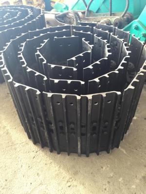 โซ่เปล่า+ใบ ใหม่เกาหลี KOMATSU PC60-6 ,60-7  พร้อมส่งราคาคู่ละ 70,000 บาท