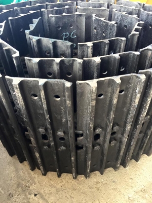 โซ่เปล่า+ใบ ใหม่เกาหลี KOMATSU PC60-6 ,60-7  พร้อมส่งราคาคู่ละ 70,000 บาท