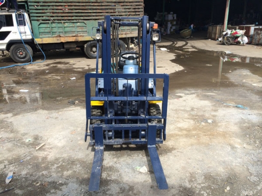 ขายฟอร์คลิฟต์ KOMATSU เครื่องยนต์ไดเรคอินเจ็คชั่น เกียร์ออโต้ สีใหม่ ยางใหม่ สภาพสวยมาก (เบอร์โทร 081-942-5002)