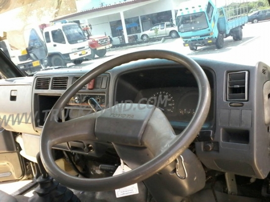 รถบรรทุก 6 ล้อ TOYOTA กระบะบรรทุก รุ่น BU141R TKMQS(W) 115 แรงม้า ปีจดทะเบียน 2558