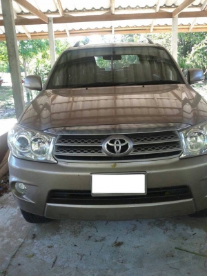 ฟอจูนเนอ ปี 10 ออโต้ รถสวย