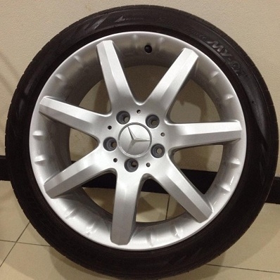 ล้อแม็กซ์ 17นิ้ว 1 วง BENZ ของแท้ไม่มีรอย พร้อมยาง Brigedstone 2011 ตจว ส่งได้ครับ