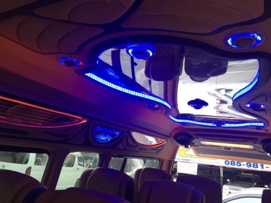 TOYOTA COMMUTER 2.5ดีเซลปี 13เกียMT TOYOTA COMMUTER 2.5ดีเซลปี 13เกียMT