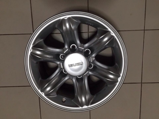 ขายล้อเล็บเหยี่ยว อีซูซุแท้ขอบ 16สีไฮเปอร์ซิลเวอร์ ยังไม่คว้านรู ยังไม่เคยยิงน๊อต มีฝาครอบดุมตราอีซุซุ พร้อมน๊อตจับ สภาพป้ายแดง
