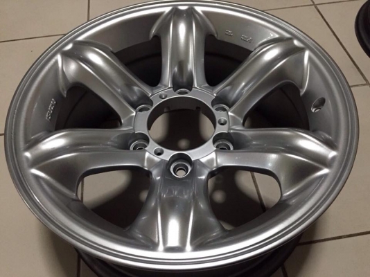 ขายล้อเล็บเหยี่ยว อีซูซุแท้ขอบ 16สีไฮเปอร์ซิลเวอร์ ยังไม่คว้านรู ยังไม่เคยยิงน๊อต มีฝาครอบดุมตราอีซุซุ พร้อมน๊อตจับ สภาพป้ายแดง