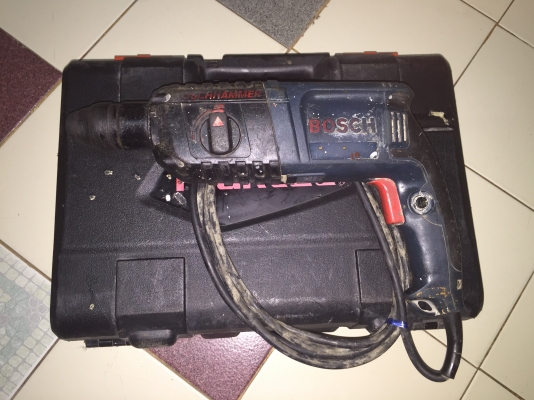 ขายสว่านโรตารี่เจาะกระแทกปูนยี่ห้อBoschรุ่นGBH2-22Eราคาไม่แพงพร้อมใช้งานได้ดีครับ