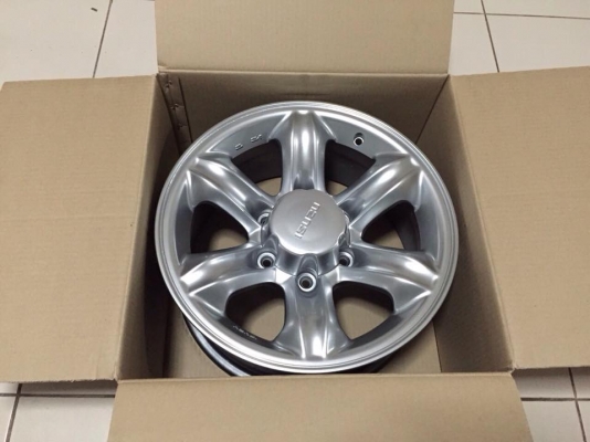 ขายล้อเล็บเหยี่ยว อีซูซุแท้ขอบ 16 สีไฮเปอร์ซิลเวอร์ ยังไม่คว้านรู ยังไม่เคยยิงน๊อต มีฝาครอบดุมตราอีซุซุ  พร้อมน๊อตจับ สภาพป้ายแดง