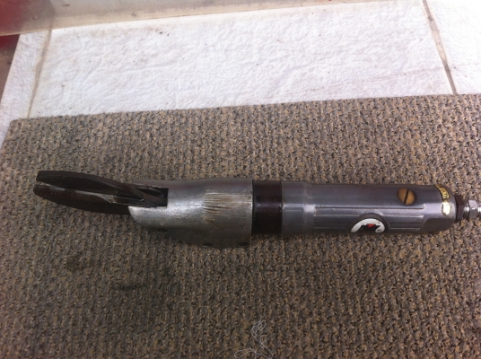 กรรไกรลมตัดแผ่นตัดตะแกรง, เหล็กแผ่น, และสังกะสีแผ่น ตัดได้หนา 1 มม. ตั้ดได้เร็ว กรรไกรลมตัดแผ่นตัดตะแกรง, เหล็กแผ่น, และสังกะสีแผ่น ตัดได้หนา 1 มม. ตั้ดได้เร็ว