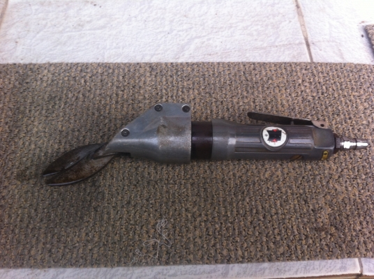 กรรไกรลมตัดแผ่นตัดตะแกรง, เหล็กแผ่น, และสังกะสีแผ่น ตัดได้หนา 1 มม. ตั้ดได้เร็ว