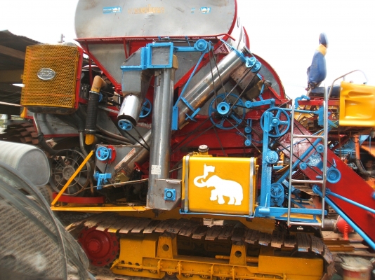 ขายรถเกี่ยวข้าวเกษตรพัฒนา อุ้ม 2.5 ตัน รุ่นเจ้าช้างไวไฟ ปี 48 เครื่องยนต์ มิตซู 225 แรงม้า ขายรถเกี่ยวข้าวเกษตรพัฒนา อุ้ม 2.5 ตัน รุ่นเจ้าช้างไวไฟ ปี 48 เครื่องยนต์ มิตซู 225 แรงม้า