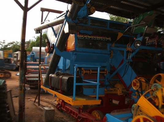 ขายรถเกี่ยวข้าว อุ้ม 2 ตัน เครื่องยนต์ 175 แรงม้า ปั้มไดกิ๊นส์ เบอร์ 22 สภาพดีพร้อมใช้งาน ขายรถเกี่ยวข้าว อุ้ม 2 ตัน เครื่องยนต์ 175 แรงม้า ปั้มไดกิ๊นส์ เบอร์ 22 สภาพดีพร้อมใช้งาน