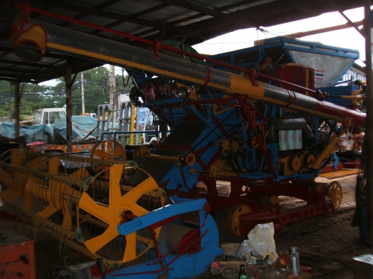 ขายรถเกี่ยวข้าว อุ้ม 2 ตัน เครื่องยนต์ 175 แรงม้า ปั้มไดกิ๊นส์ เบอร์ 22 สภาพดีพร้อมใช้งาน ขายรถเกี่ยวข้าว อุ้ม 2 ตัน เครื่องยนต์ 175 แรงม้า ปั้มไดกิ๊นส์ เบอร์ 22 สภาพดีพร้อมใช้งาน