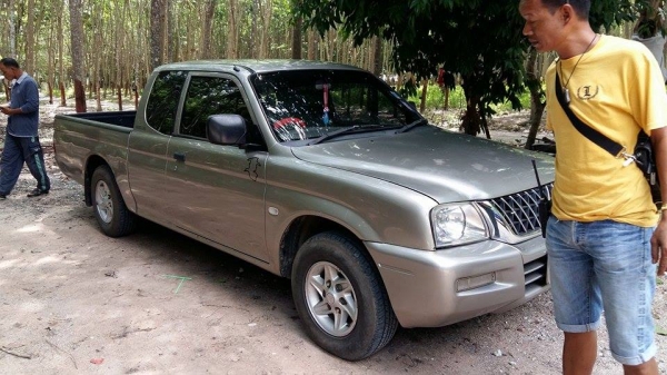 ขายสตาร์ด้าตอนครึ่งปี2002/2.5/เพาเวอร/กระจกมือหมุนเครื่องดีขับดีทะเบียนไม่ขาดเล่มพร้อม((จัดไฟแนนให้ได้คับ))