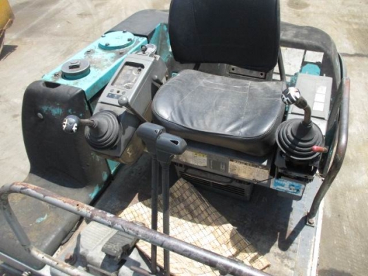 ขายรถขุดkomatsu    pc25 ปั้มแรงมาก ลองมาแล้ว