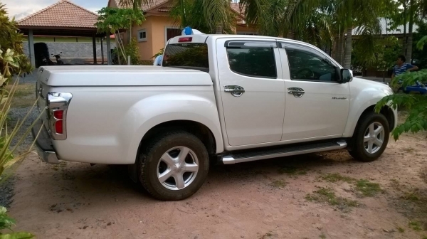 ขาย ISUZU DMAX 4 ประตู เครื่อง 2500 Hi-Lander ปี 57 ตัวทอป เกียร์ออโต้ วิ่งแค่ 40,000 กม. ราคาคุยกันได้ครับ ขาย ISUZU DMAX 4 ประตู เครื่อง 2500 Hi-Lander ปี 57 ตัวทอป เกียร์ออโต้ วิ่งแค่ 40,000 กม. ราคาคุยกันได้ครับ