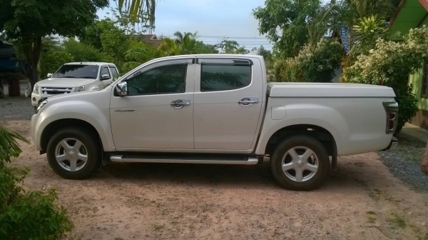ขาย ISUZU DMAX 4 ประตู เครื่อง 2500 Hi-Lander ปี 57 ตัวทอป เกียร์ออโต้ วิ่งแค่ 40,000 กม. ราคาคุยกันได้ครับ ขาย ISUZU DMAX 4 ประตู เครื่อง 2500 Hi-Lander ปี 57 ตัวทอป เกียร์ออโต้ วิ่งแค่ 40,000 กม. ราคาคุยกันได้ครับ