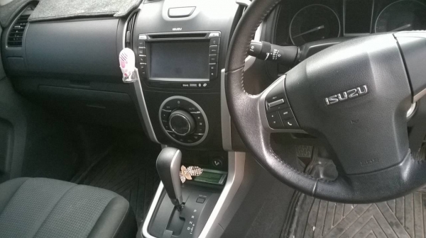 ขาย ISUZU DMAX 4 ประตู เครื่อง 2500 Hi-Lander ปี 57 ตัวทอป เกียร์ออโต้ วิ่งแค่ 40,000 กม. ราคาคุยกันได้ครับ ขาย ISUZU DMAX 4 ประตู เครื่อง 2500 Hi-Lander ปี 57 ตัวทอป เกียร์ออโต้ วิ่งแค่ 40,000 กม. ราคาคุยกันได้ครับ