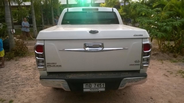 ขาย ISUZU DMAX 4 ประตู เครื่อง 2500 Hi-Lander ปี 57 ตัวทอป เกียร์ออโต้ วิ่งแค่ 40,000 กม. ราคาคุยกันได้ครับ ขาย ISUZU DMAX 4 ประตู เครื่อง 2500 Hi-Lander ปี 57 ตัวทอป เกียร์ออโต้ วิ่งแค่ 40,000 กม. ราคาคุยกันได้ครับ