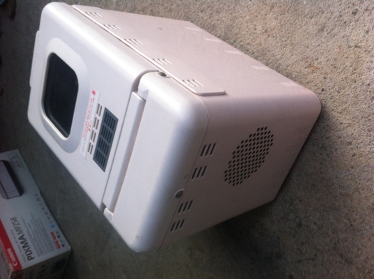 เครื่องทำขนมปั่งอัตโมมัติ HITACHI วัสดุเป็นสแตนเลส ตั้งแต่ผสมแป้ง ยีสต์ แล้วแต่สูตรขอแต่ละคนอีกที่