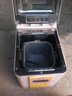 เครื่องทำขนมปั่งอัตโมมัติ HITACHI วัสดุเป็นสแตนเลส ตั้งแต่ผสมแป้ง ยีสต์ แล้วแต่สูตรขอแต่ละคนอีกที่