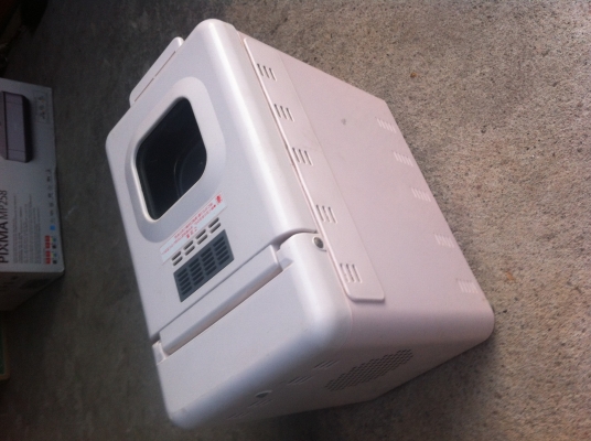 เครื่องทำขนมปั่งอัตโมมัติ HITACHI วัสดุเป็นสแตนเลส ตั้งแต่ผสมแป้ง ยีสต์ แล้วแต่สูตรขอแต่ละคนอีกที่