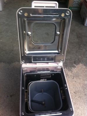 เครื่องทำขนมปั่งอัตโมมัติ HITACHI วัสดุเป็นสแตนเลส ตั้งแต่ผสมแป้ง ยีสต์ แล้วแต่สูตรขอแต่ละคนอีกที่