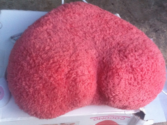 หมอนนวดรูปหัวใจสีชมพู COCOMOขยับได้เข้าออกเพื่อนวดได้ดีนวดได้หลากหลายท่าตามรูป