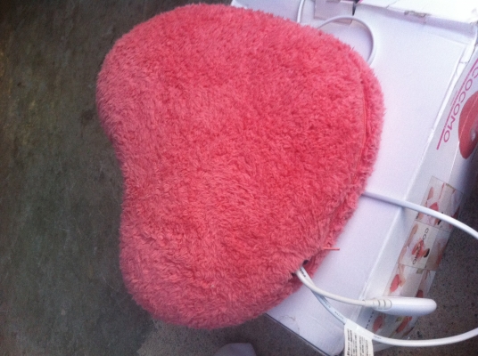 หมอนนวดรูปหัวใจสีชมพู COCOMOขยับได้เข้าออกเพื่อนวดได้ดีนวดได้หลากหลายท่าตามรูป