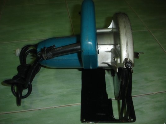 ขายผลการค้นหา      เครื่องเลื่อยวงเดือน MAKITA 5806B ขนาด 185mm (7-1/4")     www.thaicarpenter.com &rsaquo; ... &rsaquo; งานไส &amp; ตัด &rsaquo; เลื่อย  คลิกเพื่อดูภาพขยาย]. รหัส : 54104. ราคาปกติ : 3,480.00. รายละเอียดย่อ : เครื่องเลื่อยวงเดือน MAK