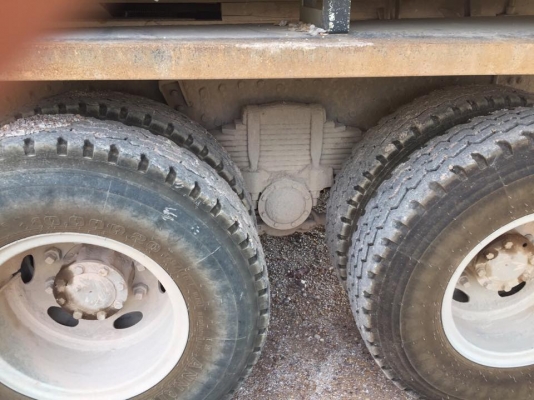 มี 2 ชุด 18 ล้อแม่-ลูกดั้ม 270 แรง ปี 2556 รถสวยยางสวยเต็ม ไมล์1.2 แสนกว่า ดุ้มสามมิตร