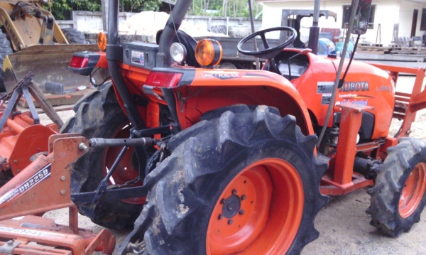 ขาย 315000 บาท รถไถคูโบต้า 36 แรง พร้อมอุปกรณ์ 4 อย่าง ใบดัน หาง 5 โรตารี่ คราด ขาย 315000 บาท รถไถคูโบต้า 36 แรง พร้อมอุปกรณ์ 4 อย่าง ใบดัน หาง 5 โรตารี่ คราด