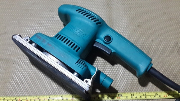 Makita เครื่องขัดกระดาษทราย แบบสั่น