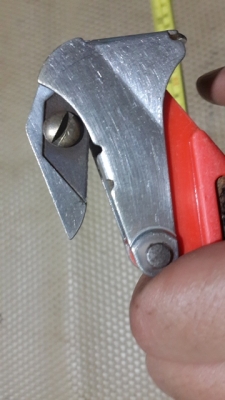 มีดคัตเตอร์ NT japan แบบเกี่ยวตัด